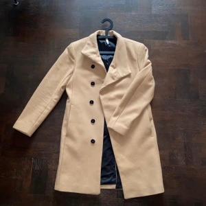 Beige rock  - Bra skick 