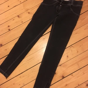 Freddy Jeans XS  - Knappt använda. 
