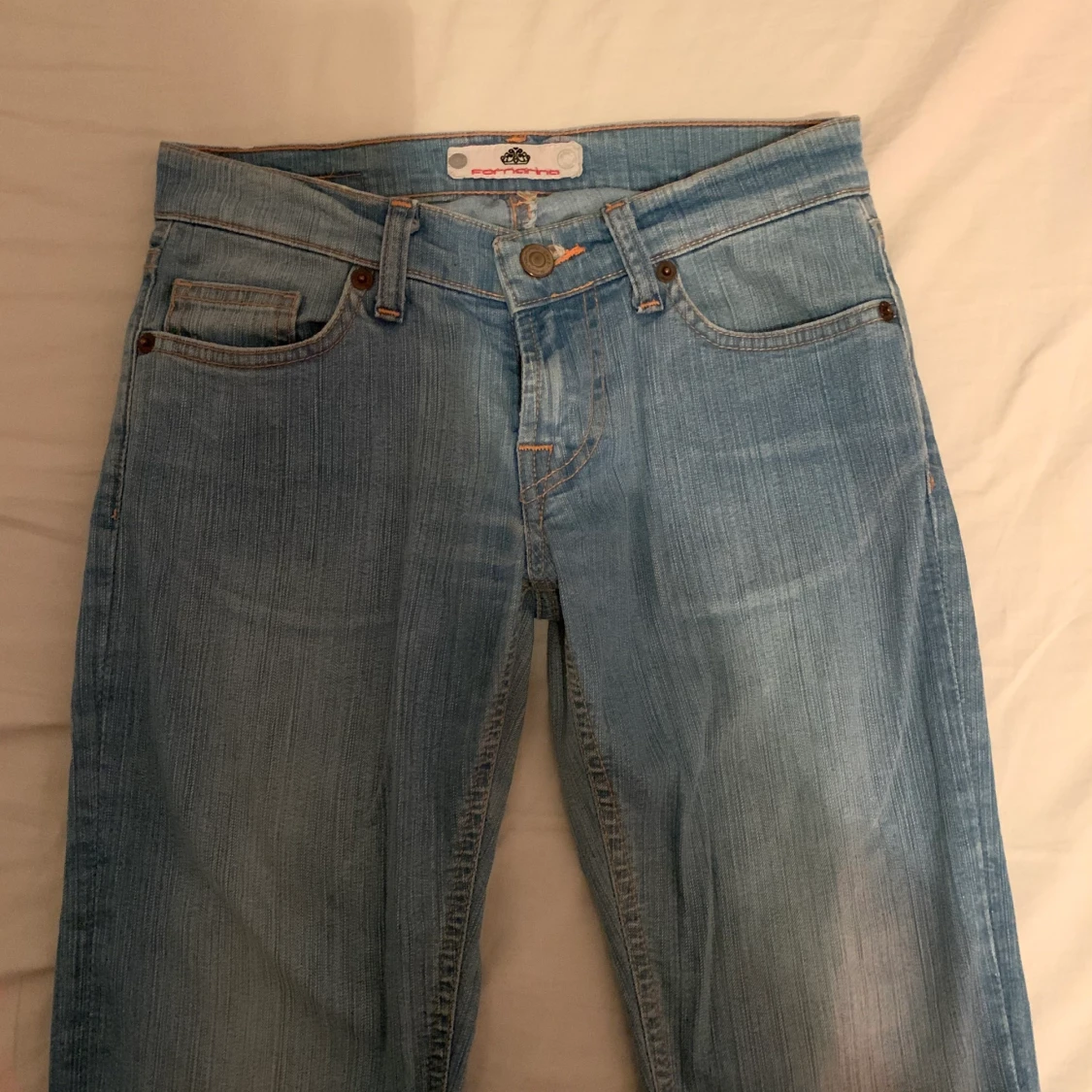 lågmidjade jeans 