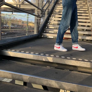 Byxor/jeans - Slappa och sköna använda 1 gång säljer dem för har fått ett par likadana höga i midjan och långa i benen men passar för alla väldigt stora i storleken så man kan ha dem om man har större