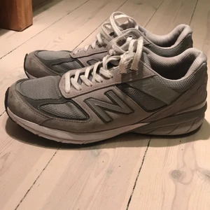 New Balance 990v5 grey size 44EU/size 10US - New Balance 990v5 made in USA, in great condition, very comfortable shoe