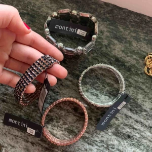  -  Armband !Helt oanvända  Allt för 150kr.  