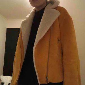  - Supersnygg och bekväm fodrad jacka från Zara. I väldigt gott skick!