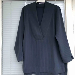  - Helt oanvänd WERA blus säljes. Strl: 40. Säljes då jag inte har någon användning för den. 