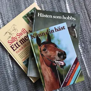 Säljer 3 hästböcker, i boken Hästen som hobby är det ritat i (se bild 2)