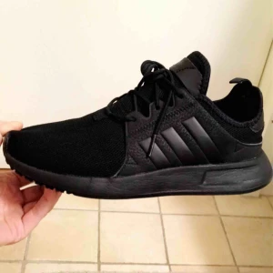  - Adidas skor använda fåtal gånger jätte fint skick 