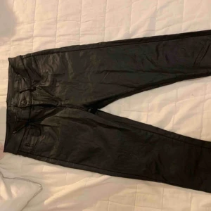  - Tajta snygga skinnbyxor dem sitter super. 