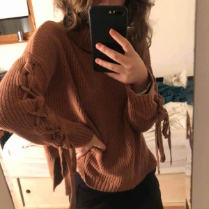  - Beige/brun tröja köpt på Nelly! Kan mötas upp i Stockholms området eller frakta (köparen står för frakten