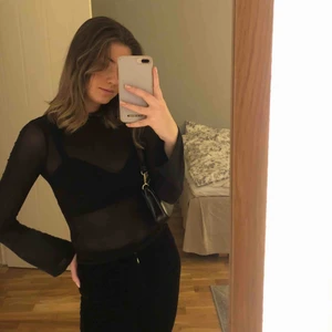  - 🦋🦋säljer min supersnygga mesh med lite utsvängda armar och tillhörande svart top!! Perfekt festplagg! Är från Hannalicious kollektion för nakd. Använd 2 gånger🦋🦋 (250 inkl frakt)