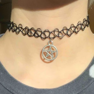  - Pentagram choker. Köparen står för frakt men kan mötas upp i Karlskoga/Örebro