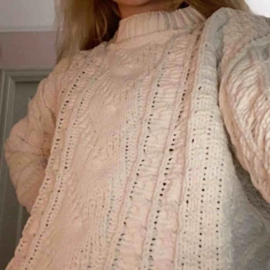  - Jag är 161 och väger 56 kg! Den är aldrig använd, köpt för cirka 300. Kan mötas i Sthlm, annars betalar du för frakt ❤️