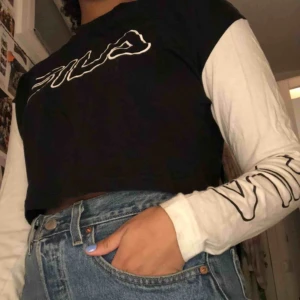  - Kort fila tröja💜 frakt - 42kr 