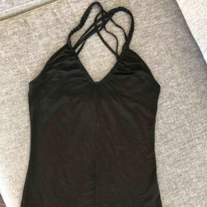  - Svart topp 🌹 Knappt använd, topskick Storlek M 35 kr 🚫Djurfritt och rökfritt hem 📬Kan skickas mot fraktkostnad