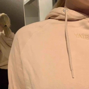  - Storlek S men funkar för dom som har XS med,använd ett fåtal ggr, köpt för 400kr, köpt på carlings med märket stay