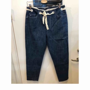  - Helt ny jeans, kan skickas vis post