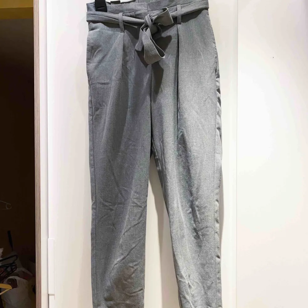 Byxor från Only. Knappt använda Storlek XS/34 100 kr Köparen står för frakten. Jeans & Byxor.