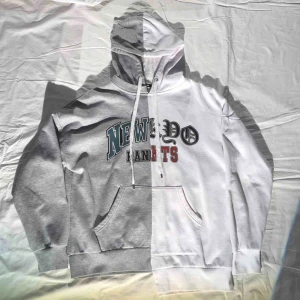  - Hoodie från Bikbok som är lite oversized. 