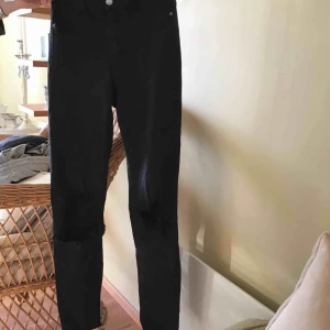  - Jeans från ginatricot,bra skick  Säljes pga för små 