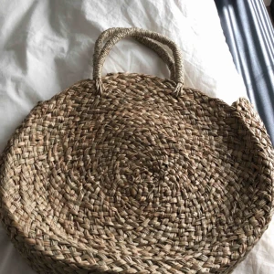  - Rund stråväska, köpt på Bali