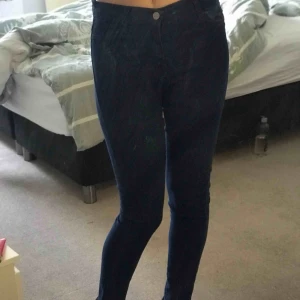  - Passar S och M.Använda en gång.Superstrechbyxa skinny fit