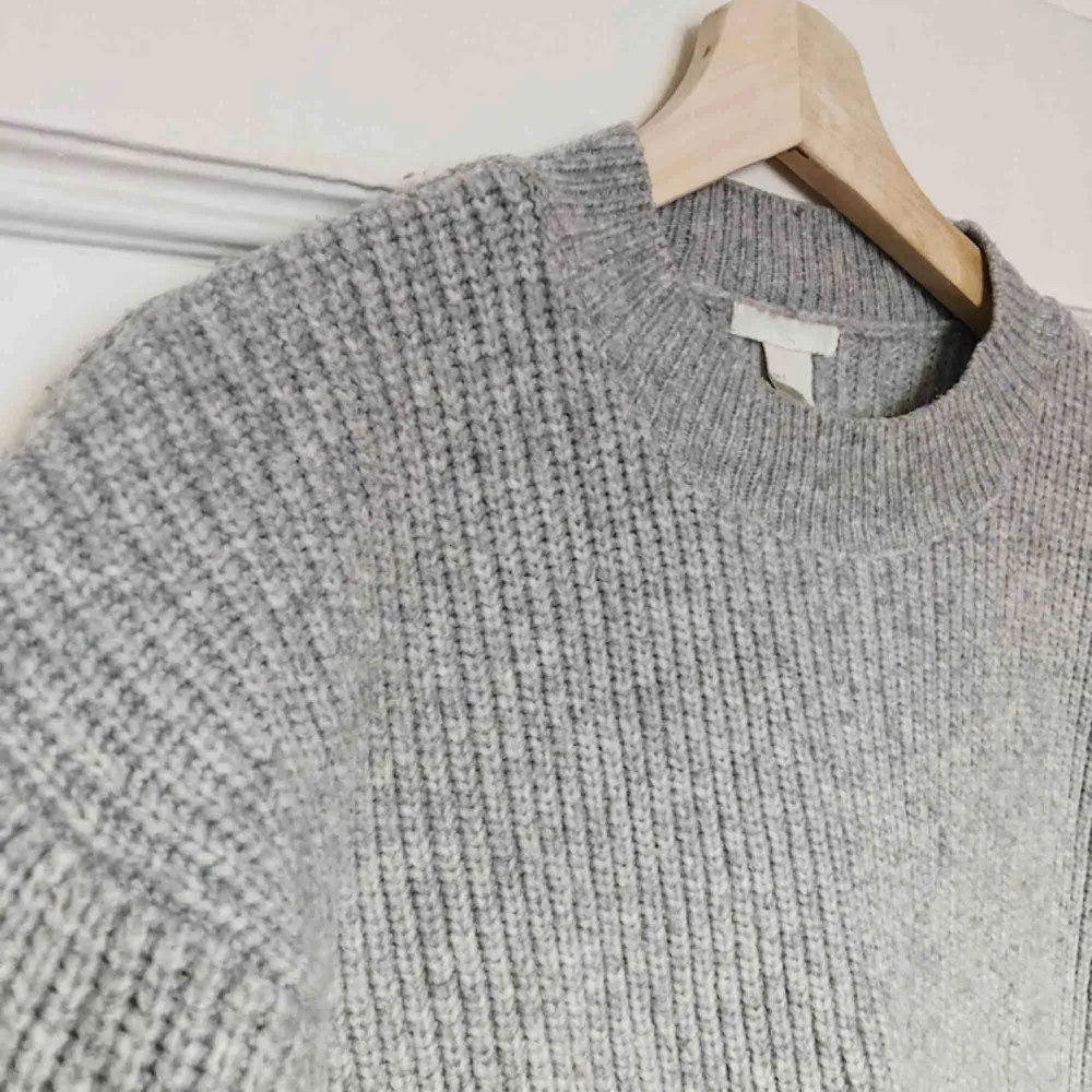 Mysig och varm tröja från H&M. Perfekt för vintern ☺️. Tröjor & Koftor.