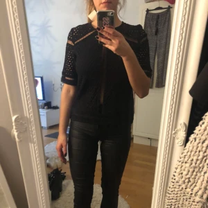  - Snygg topp med prislappen kvar på. 