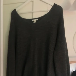  - Snygg hösttröja från h&m. Aldrig använd men tyvärr tagit av prislapp. 