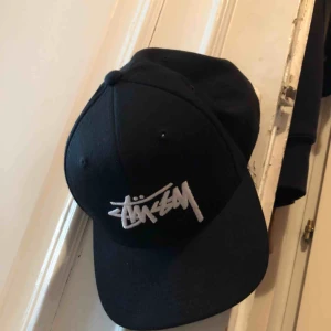  - Keps i trevligt använt skick. Kan hämtas k Uppsala eller skickas Mot frakt 