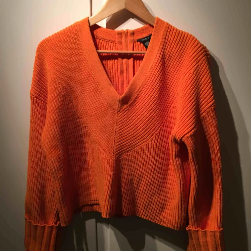 Stickad tröja från Lindex i en underbar orange, frakt tillkommer ☺️. Stickat.