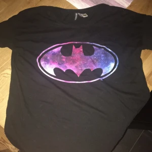  - Snygg oversize T-shirt! Frakt tillkommer. 