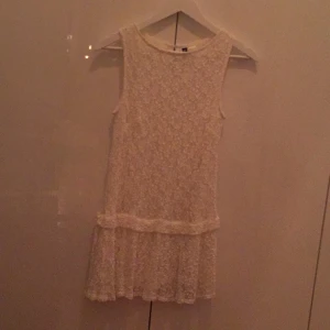  - Vit klänning från H&M.