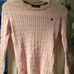  - Ljusrosa stickad Tröja, inga fläckar el dylikt!  PASSAR BÄST XS!   