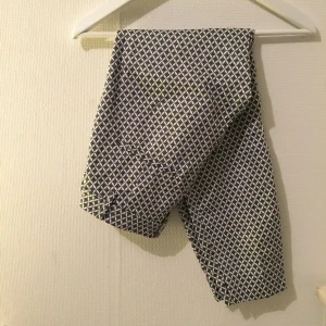  - Fina byxor i härligt mönster! Perfekt till våren 
