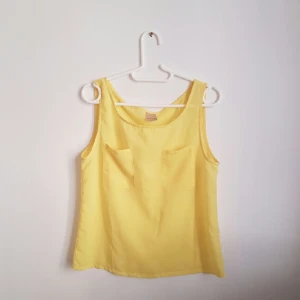  - Somrig topp från Jeane blush. Endast använd ett par gånger.