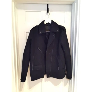  - Alexander wang x HM jacka i ull. Snygg passform oversized