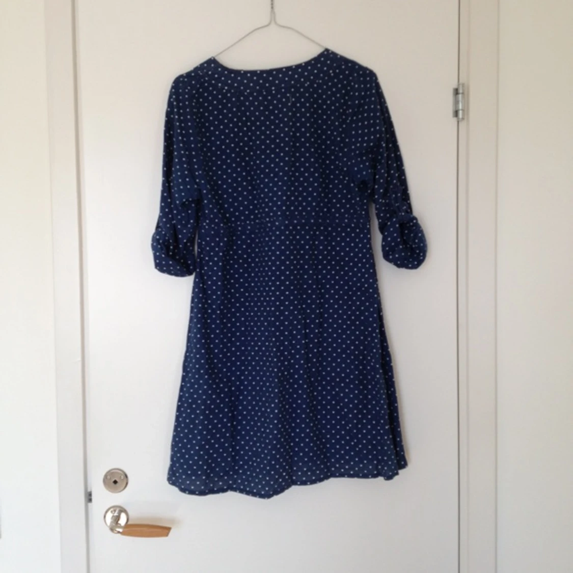 Fin blå vitprickig kort klänning från Rut m.fl. Blom-knappar!  - 1379769806