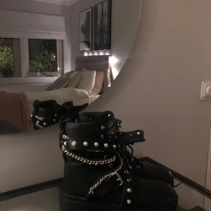 Zara boots med nitar/pärlor stl 40 - Helt oanvända!!💓
