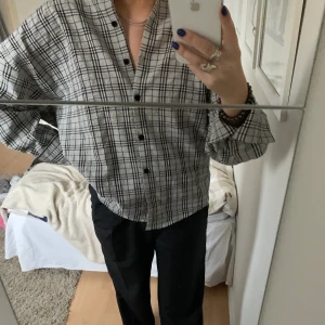 Rutig skjorta - Jättefin rutig oversized skjorta köpt på nakd för något år sedan