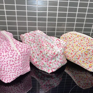 Blommiga necessärerer - ENDAST INTRESSEKOLL!!! NECESSÄRER LIGGER NU UPPE!!! Kolla min profil. Undrar om det är av intresse att köpa blommiga/mönstrade egengjorda necessärer. Priset skulle ligga mellan 180-220kr plus frakt⭐️⭐️ Ni får gärna kommentera isåfall