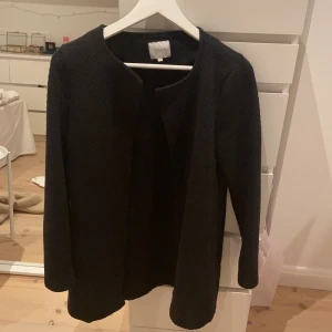 Kappa  - Säljer denna super snygga och sköna kappa ifrån Vera! Lite längre och perfekt nu till hösten 