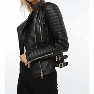 skinnjacka - skinnjacka ifrån chiquelle i bra skick. storlek 36! 