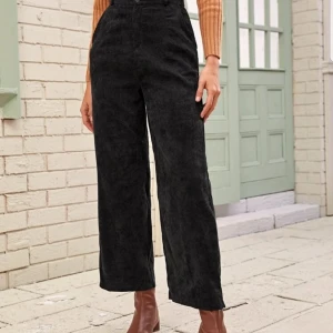 Korderoj byxor  - Säljer helt nya korderoj byxor som är högmidjade. Skit bekväma o snygga. Om fler vill ha så blir det budgivning i kommentarerna 💞