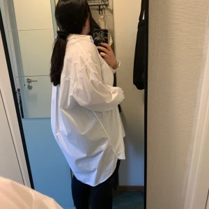 Oversized shirt - Beautiful oversized shirt in large from Monki! Selling because I don’t think I will use it, I’m 158cm so it is a bit too long for me. It deserves a better home. Never been used, still with tag on!!