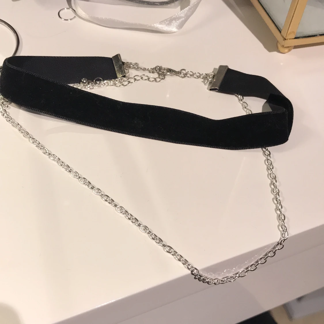 Choker med kedja 