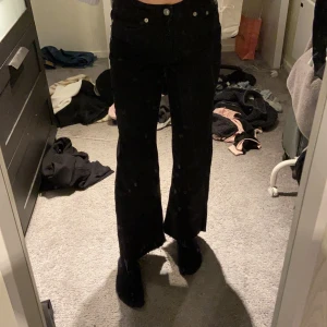 Jättefina svarta jeans  - Köpt för 400, nypris 175