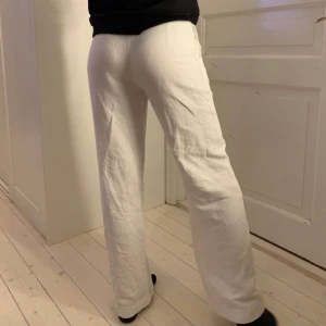 Linnebyxor - Säljer mina linnebyxor från Massimo Dutti pågrund av att de är för små för mig. Använda endast en gång. 🤍