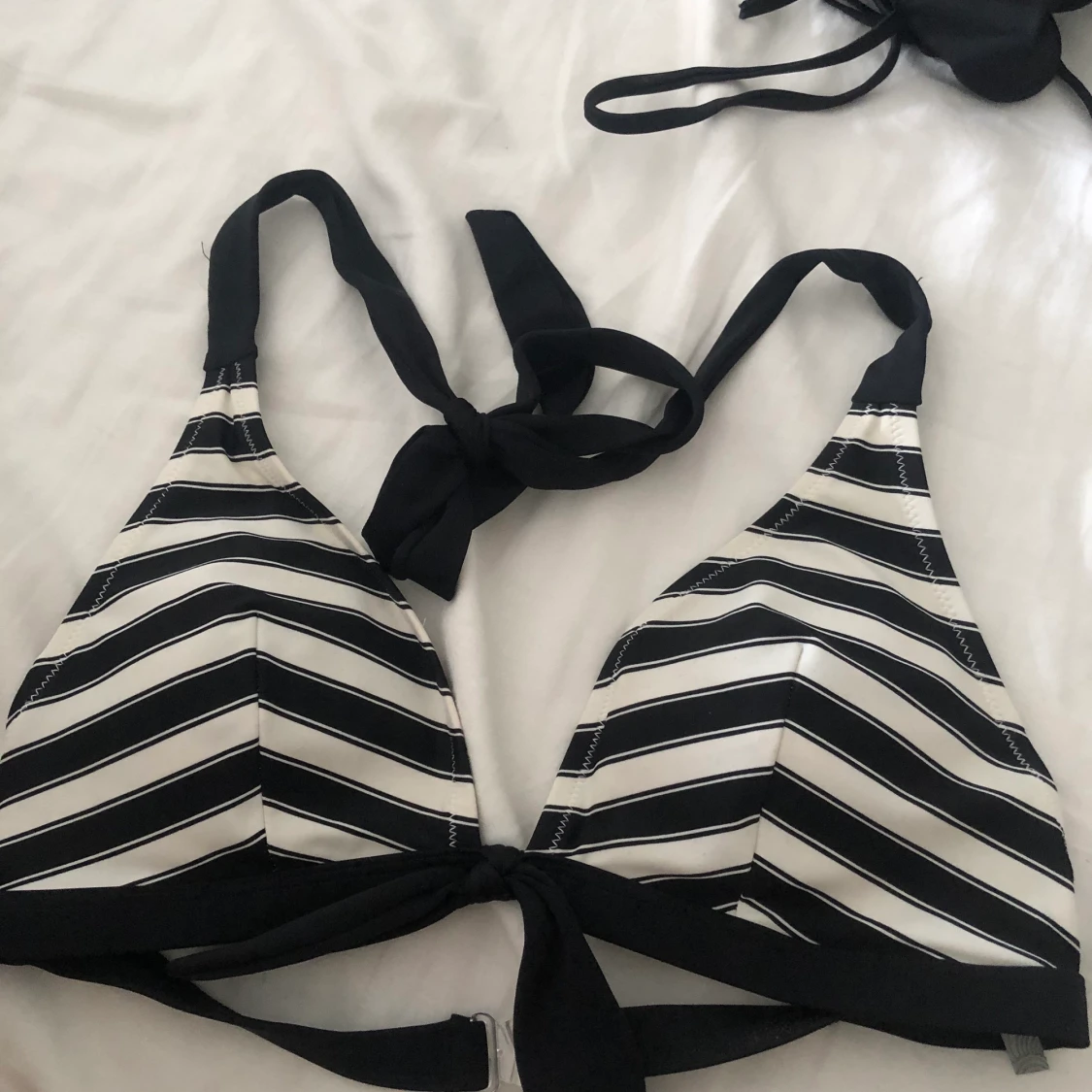 En fin randig bikini