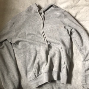 Hoodie - Grå HM hoodie