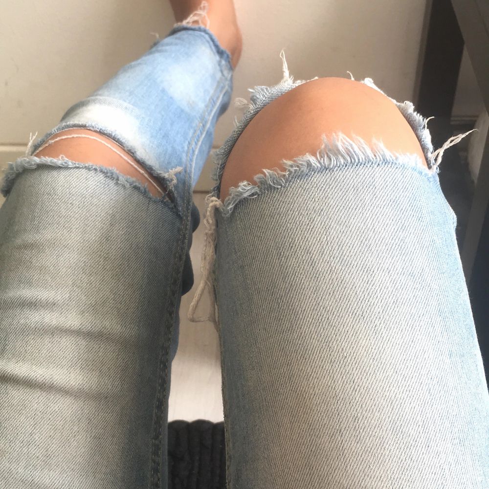 Fin jeans, har använt den flera gånger är trött på den nu så tänker sälja den . Jeans & Byxor.