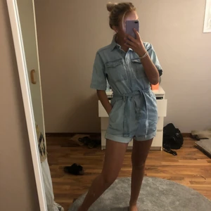 Playsuit - Säljer denna fina playsuit från Gina tricot pga att den inte kommer till användning. Storlek S.